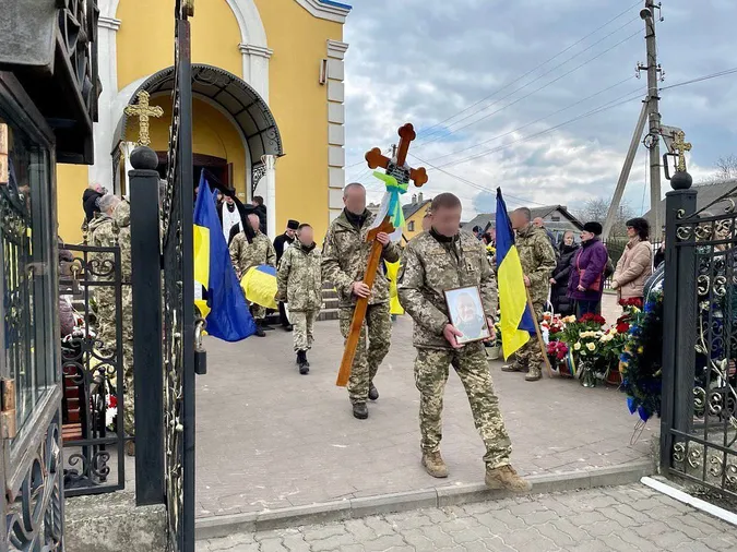 В Нововолинську провели в останню дорогу захисника Олександра Демчука (фото)