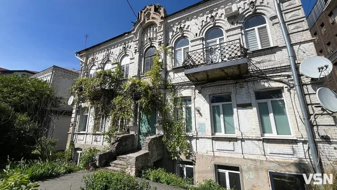 Привид у чорному пальті: чому мешканці будинку у Луцьку викликали священника та «мисливців за привидами»