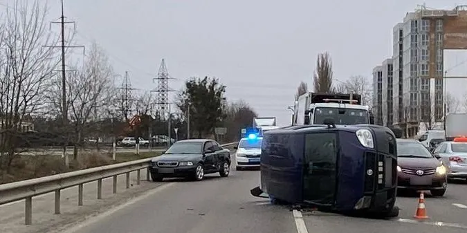 Під Луцьком Fiat перекинувся після зіткнення з Audi (фото)