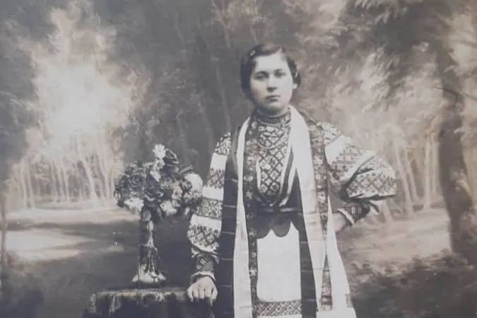Наче з обкладинки журналу: у мережі показали столітнє фото красуні-лучанки