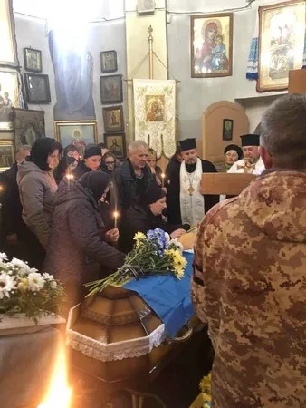 За місяць родина втратила на війні двох синів: у Володимирі попрощалися з полеглим воїном Русланом Барщевським (фото)