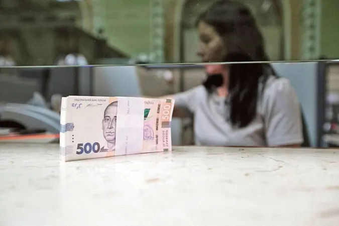 Українські гривні знезаражуватимуть: як це відбуватиметься