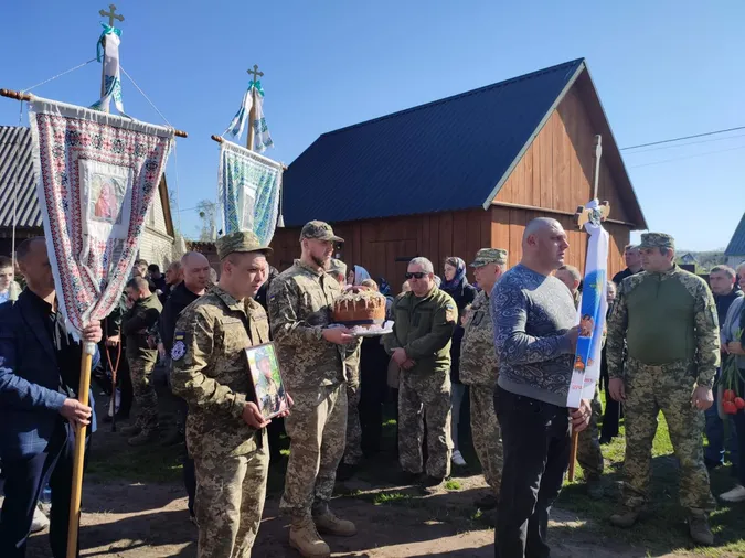 У Луцькому районі поховали снайпера Артура Трофімюка