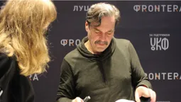 "Ціна правди" і вуса Андруховича: третій день "Фронтери" у Луцьку (фото)