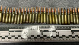 У волинянина знайшли 8 патронів та металеві банки з порохом (фото)