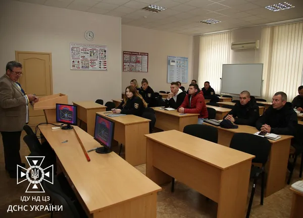 Волинські рятувальники навчилися управляти безпілотниками (фото)