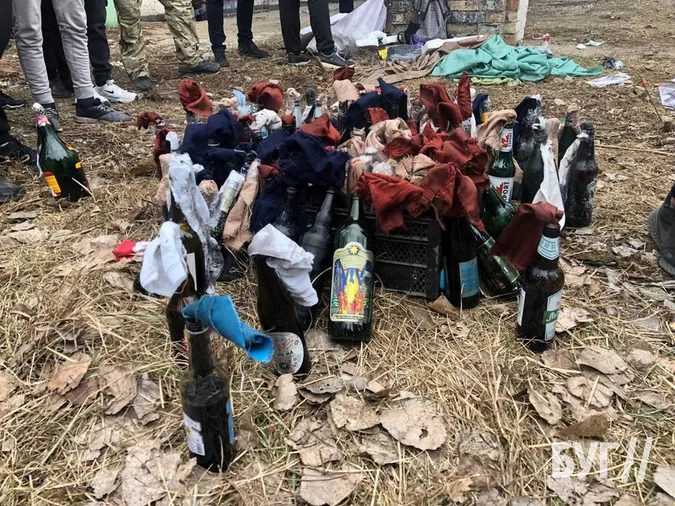 У Володимирі цивільних вчать кидати коктейлі Молотова. У них виходить