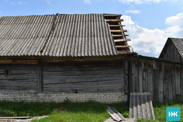 «Несло все на своєму шляху»: у селах на Волині негода позривала дахи (фото)