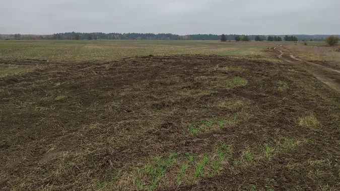 На Волині любителі дрифту нищать засіяні поля: фермери звернулися до поліції (фото)