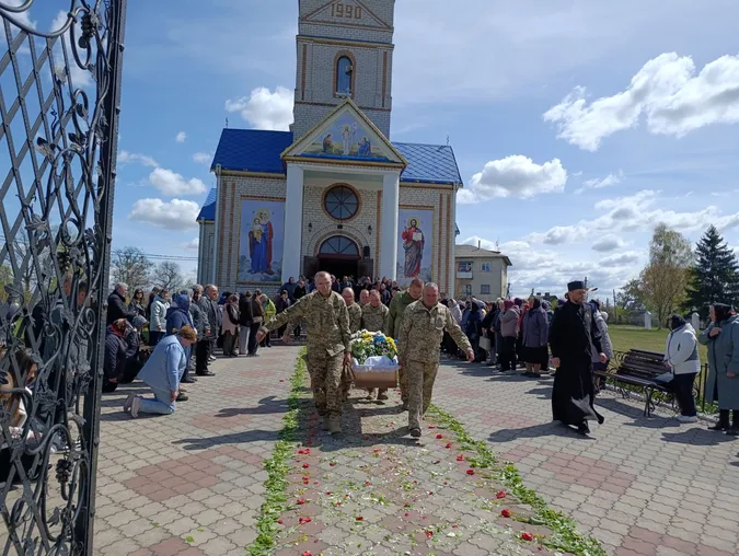 У Маневичах попрощалися із захисником Андрієм Сидоруком (фото)