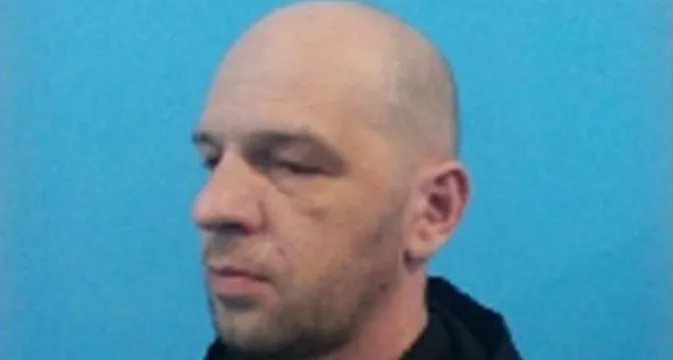 Чоловіка, який втік з Луцького міськрайонного суду, оголосили у розшук (фото)