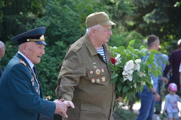 Мовчки та зі сльозами: у Луцьку вшанували пам'ять жертв Другої світової війни (фото)