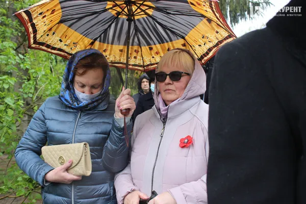 У Луцьку поклали квіти до пам'ятника невідомому солдату (фото)