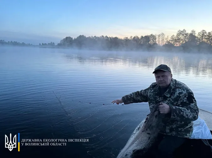З водойм на Волині витягнули понад 2,5 км браконьєрських сіток (фото)