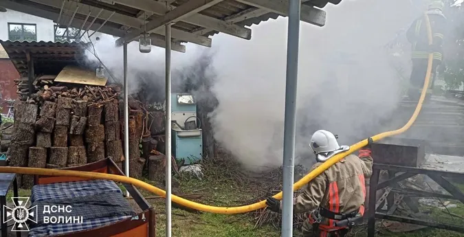 У Володимирі врятували від вогню житловий будинок (фото)