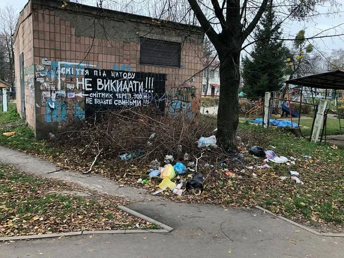 Луцьких комунальників змусили прибрати за собою (фото)