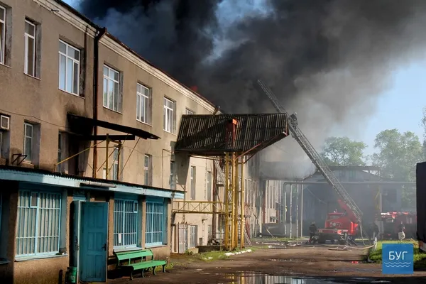 Повідомили деталі пожежі на швейній фабриці у Володимирі (фото)