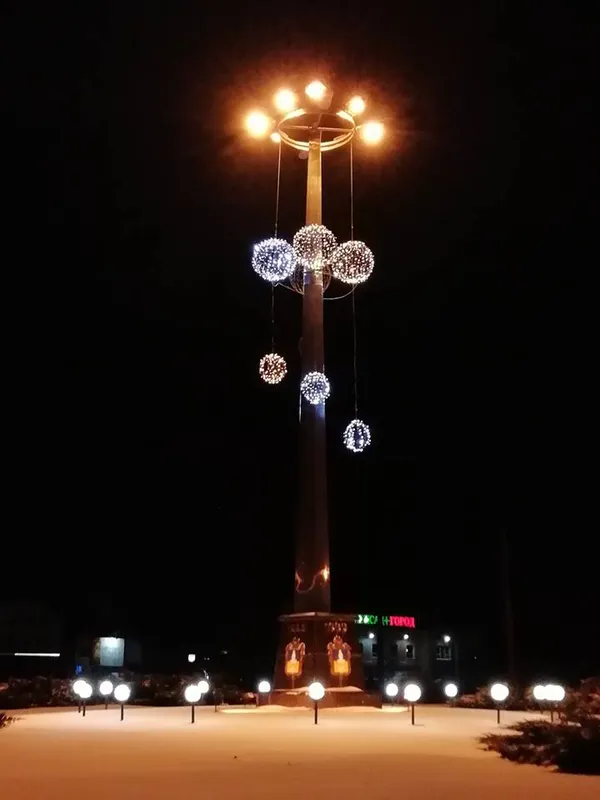 У Луцьку з'явилась нова оригінальна ілюмінація (фото)