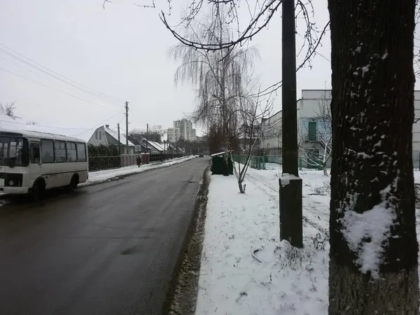У Луцьку контейнер для сміття став проблемою для водіїв (фото)