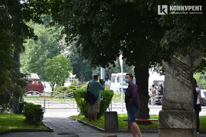 Захоплення заручників у центрі Луцька: що відбувається на місці (ФОТО)