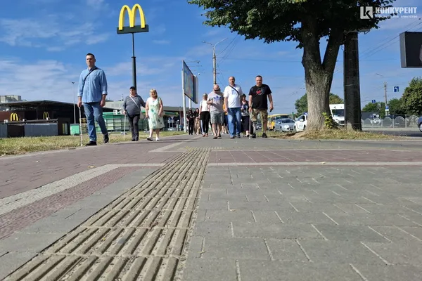 Дискримінація незрячих? – у Луцьку пройшла нова хода безбар’єрності (фото)