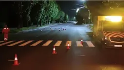 Працюють у вечірній час: у Луцьку поновлюють дорожню розмітку (фото)