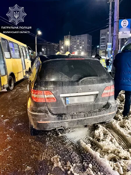 У Луцьку на ходу загорівся «мерседес» (фото)