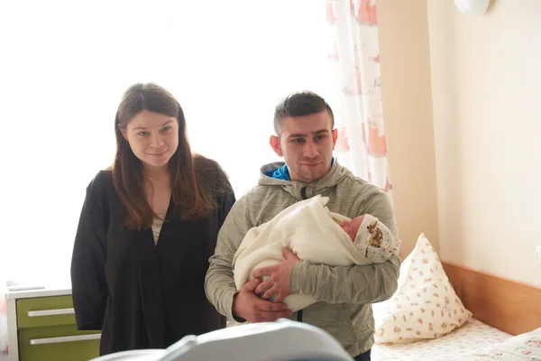 Пологовий будинок подарував першим народженим у новорічну ніч дітям візочки (фото)