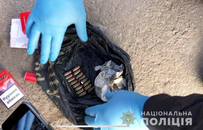 У центрі Луцька в чоловіка знайшли пакет з набоями (фото)