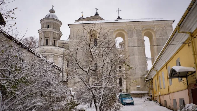 Луцьк запорошило снігом: Старе місто в перші дні зими (фото)