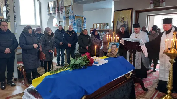 Громада на Волині попрощалася з полеглим воїном Миколою Фурманюком (фото)