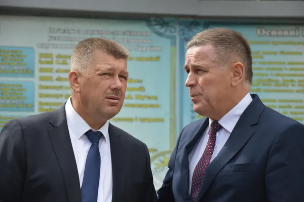 Зліва - голова Луцької райради Ігор Ярмольський з директором департаменту агропромислового розвитку Юрієм Горбенко