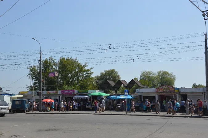 Підприємці й досі ночують під контейнерами на Центральному ринку