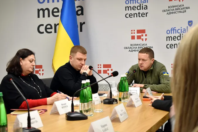 Голова Волинської ОВА поспілкувався з сім'ями військових: обговорили проблеми (фото)
