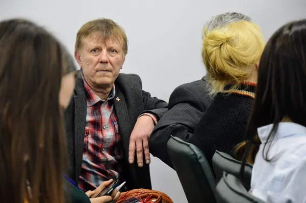 Політичний двобій в Луцькраді, або Репортаж із сесії, якої не було