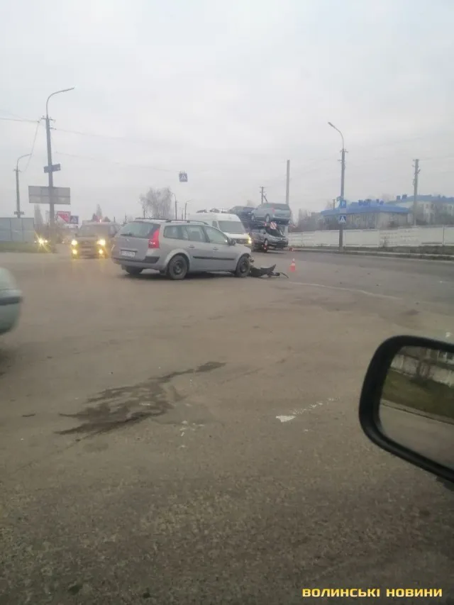 У Луцьку на перехресті не роз'їхалися два легковики (фото)