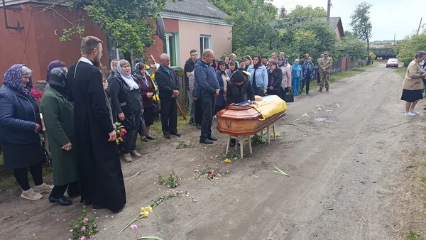 Рік вважався зниклим безвісти: на Волині попрощалися з воїном Миколою Максимчуком (фото)