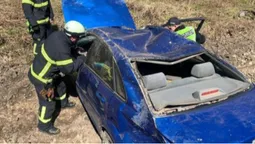 У Луцькому районі легковик злетів у кювет і декілька разів перекинувся (фото)