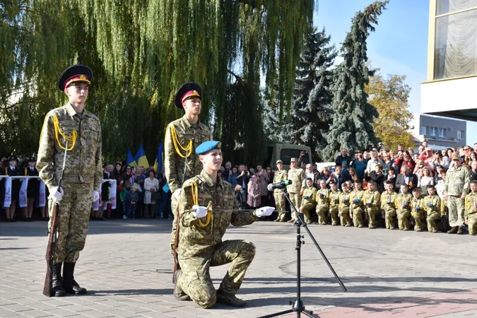 Зі зброєю і прийомами рукопашки: як приймали в Луцьку в ліцеїсти (ФОТО)
