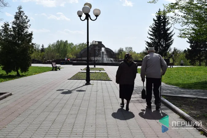 У Луцьку увімкнули фонтани до Великодня (фото)