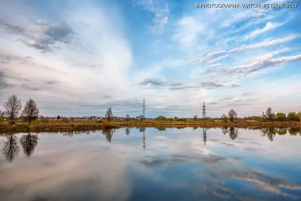 Фотограф показав неймовірні світлини вечорів на околиці Луцька 