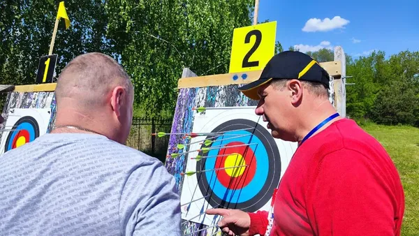 «Виступили всі»: у Луцьку – турнір зі стрільби з лука серед військових (фото, відео)