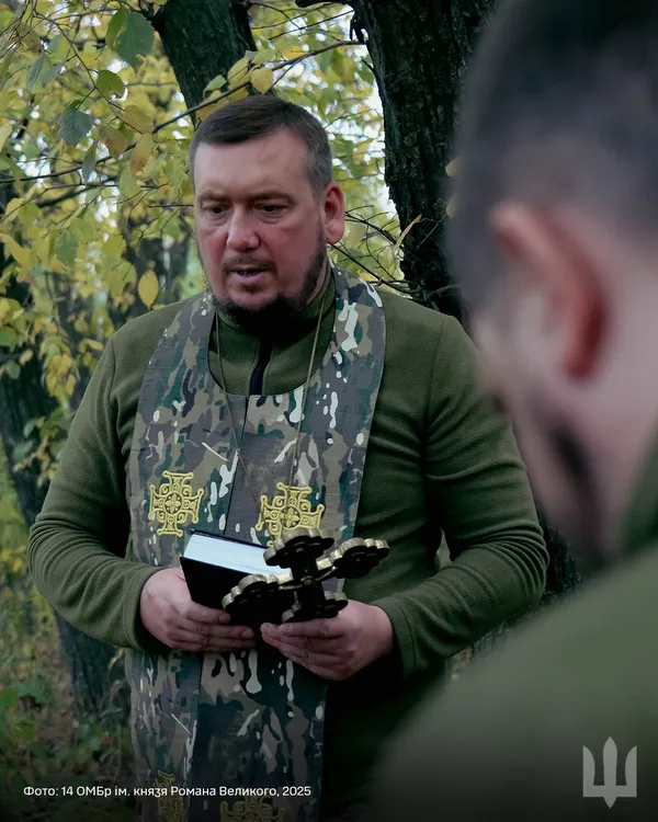 «Бути поруч»: історія волинського капелана, який став побратимом для воїнів на Сході (фото)