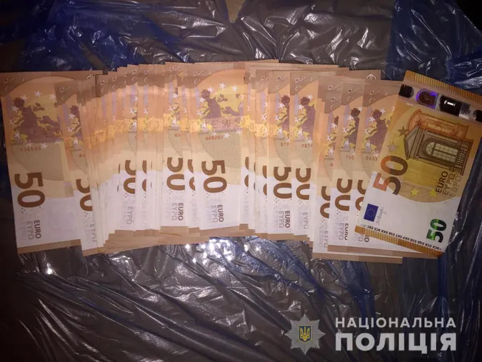 Розбійний напад у Луцьку: відібрали понад мільйон гривень та авто (фото)