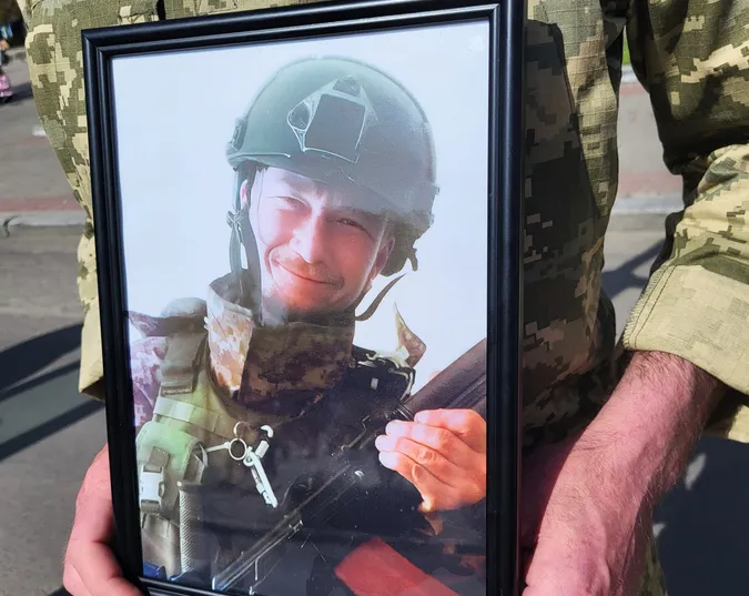 Загинув за місяць до 33-річчя: у Ковелі попрощалися із воїном Сергієм Селівановим (фото)