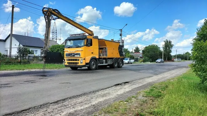 На Волині відремонтували 5 кілометрів «вбитої» дороги