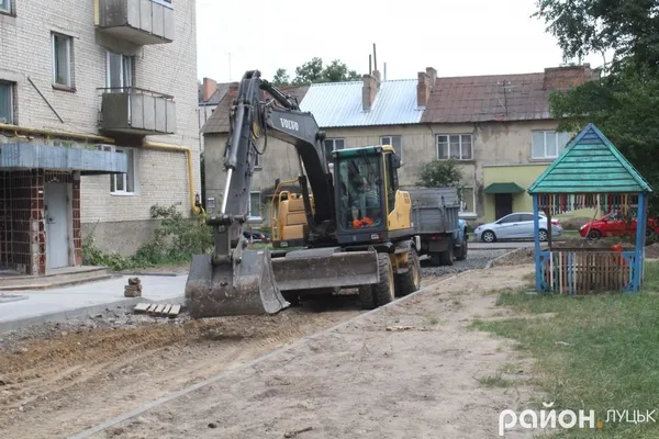 У Луцьку вперше за 36 років поремонтували вулицю (фото)