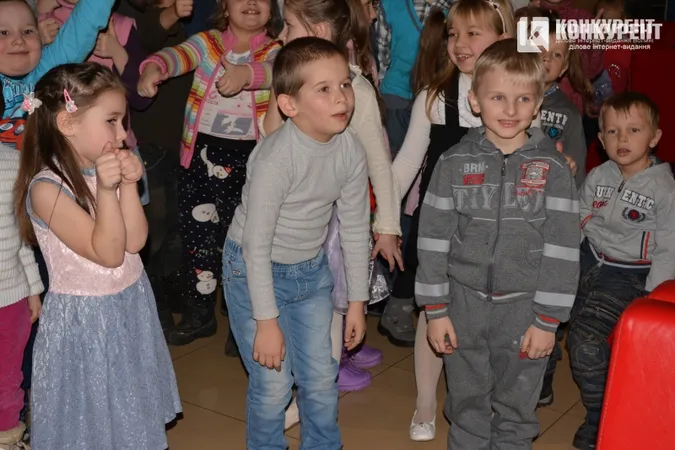 Бізнесмен подарував маленьким лучанам різдвяну казку