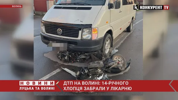 У Ковелі скутер потрапив під колеса буса (фото, відео)