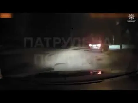 П'яний і «без прав»: у комендантську годину в Луцьку зловили 18-річного водія (відео)